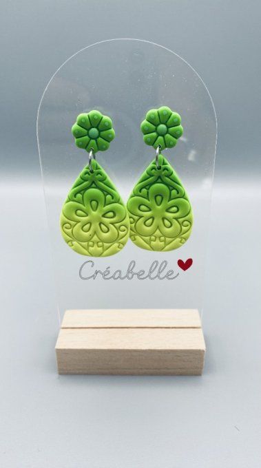 Clous fleurs gouttes