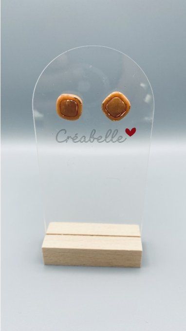 Clous carrés cuivrés