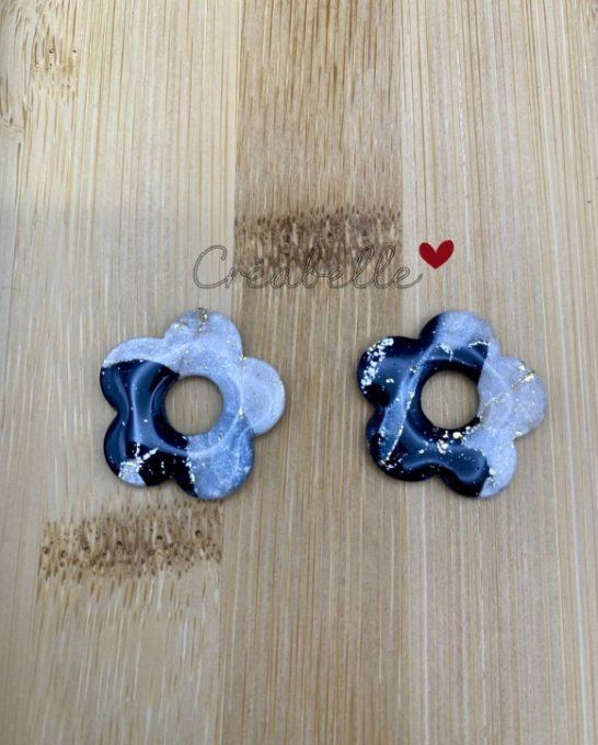 Fleurs noires, nacrées et paillétées