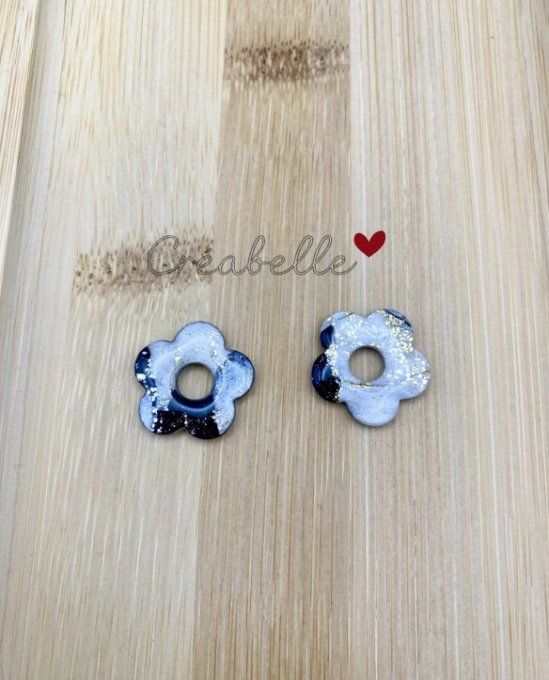 Fleurs noires, nacrées et paillétées